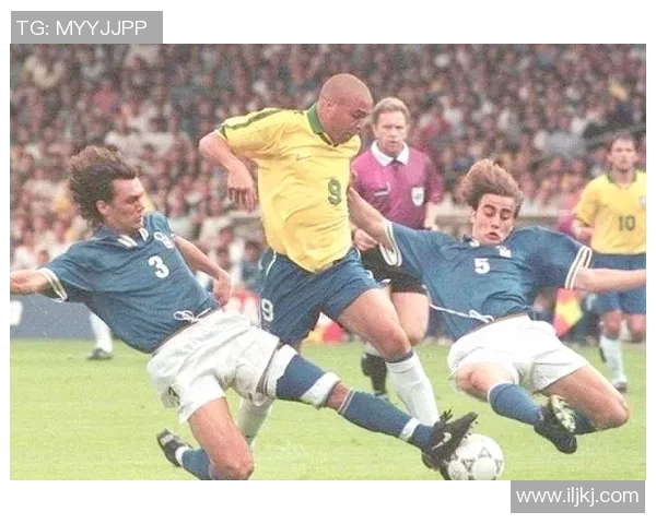 离世足球明星的生平回顾与经典瞬间图片分享