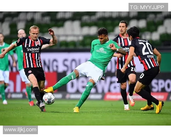 狼堡与沙尔克激战正酣德甲赛场再掀精彩对决